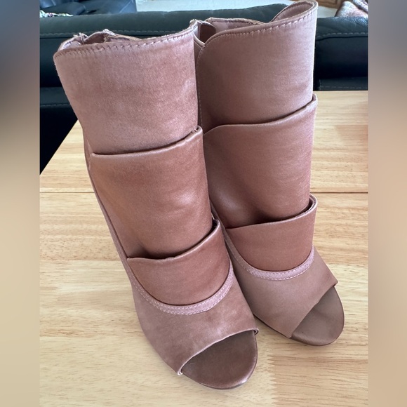 Shoedazzle Women’s Size 7.5 JOJO dusty pink Open Toe Booties w/ 4 inch heels - Picture 2 of 11